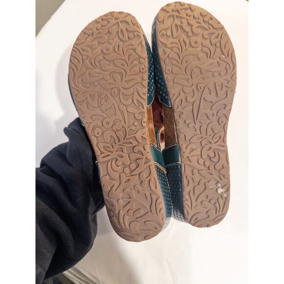 L'Artiste By Spring Step Lizzie Green Perforated Leather Sandal Women’s 7.5 - Picture 6 of 7